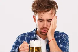 喝酒后淋巴结肿痛，劝你还是别喝酒了，小心淋巴瘤找来图片