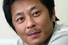 王杰在这互联网时代渐渐的被遗忘 1991年王杰豪捐我们还都小图片