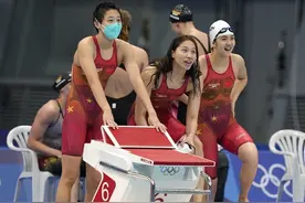 无缘奖牌！四朵金花100米自接力虽败犹荣，澳大利亚三连冠破纪录图片