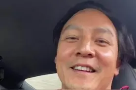 46岁男神吴彦祖近照，油光满面发际线超高，身体还频繁亮红灯？图片