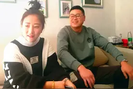 门当户对！鞍山对门邻居相识67天成夫妻，新婚当天两秒回门蹭饭图片