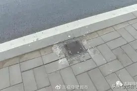 为规范人车通行，长春多路段安装隔离护栏图片