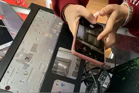 手机贴膜的“暴利期”已过，现在贴膜的人越来越少了，怎么回事？图片