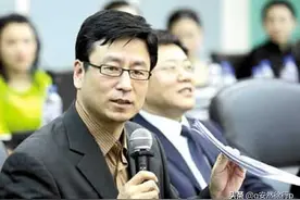 中华牛人传-白岩松，以前看他报道感觉赤子之心，现一脸自以为是图片