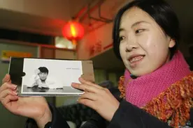 为见刘德华，害亲生父亲卖肾跳海自杀，13年过去了她如今过得如何图片