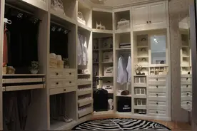 定制衣柜，平开门、推拉门哪个好？有什么区别？柜门款式怎么选？图片