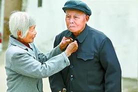 92岁老兵隐居农村被嘲笑，领导下乡意外暴露：原来他是特等功臣图片