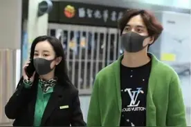 张檬和小五又“秀恩爱”，绿衬衫叠穿豹纹上衣高调惹眼，时髦洋气图片