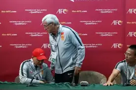 董路酒后吐真言：李铁和里皮的差距不同，就像赤脚医生和主治医师图片