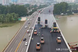 江苏南京：秦淮新河大桥施工忙图片