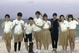 王俊凯杨紫合影？照片放大十倍后，网友：评论区已“沦陷”图片