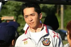 不结婚、不生娃、不负责的邓兆尊是如何让三个女友一起服侍他的？图片