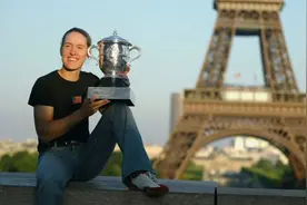 法网专栏 | 难忘瞬间：2003年海宁首夺大满贯冠军图片