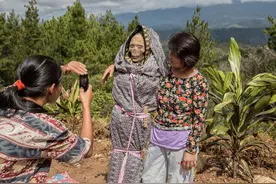 挖掘尸体，恒河火葬，不一样的丧葬文化图片