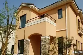 现在农村外墙为何多采用喷真石漆处理？5个原因使瓷砖不再是首选图片