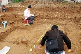 辽宁挖出诡异鞋子，鞋底铺满铁钉子，专家高呼：防滑利器图片