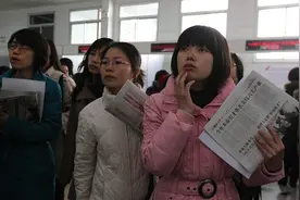 中国中铁公开招聘，年薪有望达到15万，这4类学生或被优先录用图片