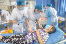 中国医师节特辑 ▏急诊科护士长魏丹：急救一线的“刀锋战士”图片