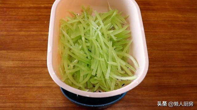 这是清洗鳝鱼黏液的小窍门，教你黄鳝好吃又下饭的做法，肉嫩味美