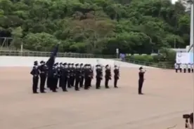 正步走！香港警察首次公开演示中式步操图片