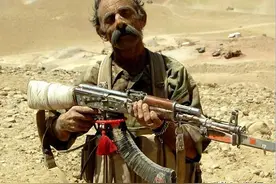 被枪王AK47打中，士兵还能坚持作战吗？阿富汗老兵：躺好就行图片