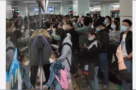 今天上午，杭州地铁2号线一列列车在丰潭路站“搁浅”了图片