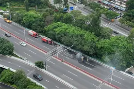 仙岳高架往海沧大桥方向一部车辆起火 交通逐步恢复正常图片