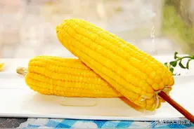夏天，碰到嫩玉米我从不手软，蒸比煮还好吃，晚餐常吃睡得香图片
