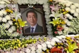 韩国首尔市长朴元淳身亡震惊韩国 文在寅敬献花圈进行吊唁图片