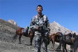 记者节 | 带你了解镜头后那群扛着“长枪短炮”奔跑的少年图片