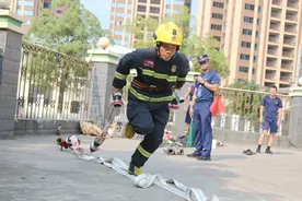 2021年下半年比武竞赛系列5：开展一人三盘水带连接操比赛图片