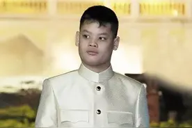 泰国小王子年满15岁，母亲是绝色王妃，他却完美继承父亲那边颜值图片