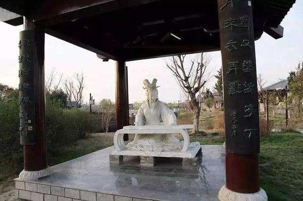 灵璧县有一座虞姬墓，可是打开后，人们只是看了一眼便重新掩埋了
