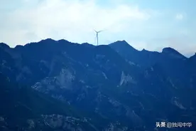 走在乡间的小路上，五菱宏光小床车是我的同伴图片