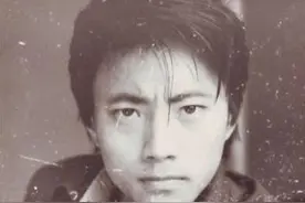 他配的音我们都听过，却在44岁才成名，硬汉形象不输吴京图片