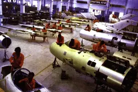 60年代末巴基斯坦卡姆拉工厂的歼-6生产线图片