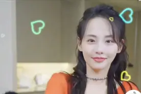 张嘉倪近照瘦太多，筷子腿撑不满紧身裤，与买超生两胎未办婚礼图片