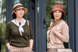 这才是60岁女人流行的打扮：“粗布衫+棉麻裤”，舒适时髦好优雅图片