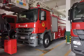 百万级进口消防车，奔驰和曼谁更豪华？卡友：国货也不差图片