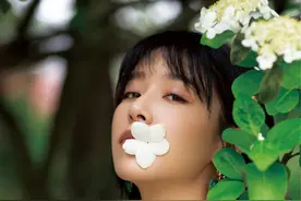 阚清子的收腰连体服穿搭，身材出众图片