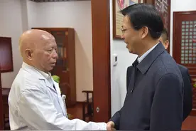 他35岁任科研处副处长，38岁任大学副校长图片