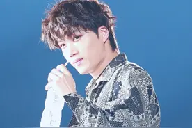 韩国爱豆出道不易，SM艺人因腿伤暂停舞台，18岁身体全是伤病图片