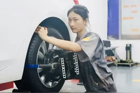 “汽修女孩”，为何刷屏？图片