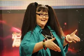 她是中国最胖的女演员，周星驰将她捧红，如今生活非常幸福图片