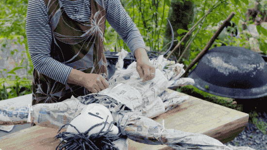 日本有个恐怖村庄，奶奶按照逝者原型做了300个人形，日夜陪自己