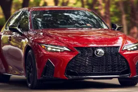 小号ES，全新雷克萨斯IS本土发布图片