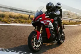 20.7万起，宝马四缸运动旅行S1000XR公布预售价图片