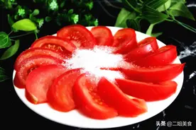 糖拌西红柿，别只会放糖，多加一样，出汁又快又多，比果汁还好喝图片