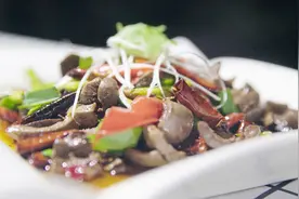 这是羊腰的家常做法，滋补营养，不腥不膻，味道比烧烤还要好吃视频封面