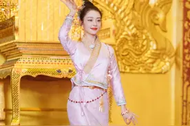 蔡少芬不愧是港姐，和吉娜同穿傣族服，相差21岁美得惊艳大气图片